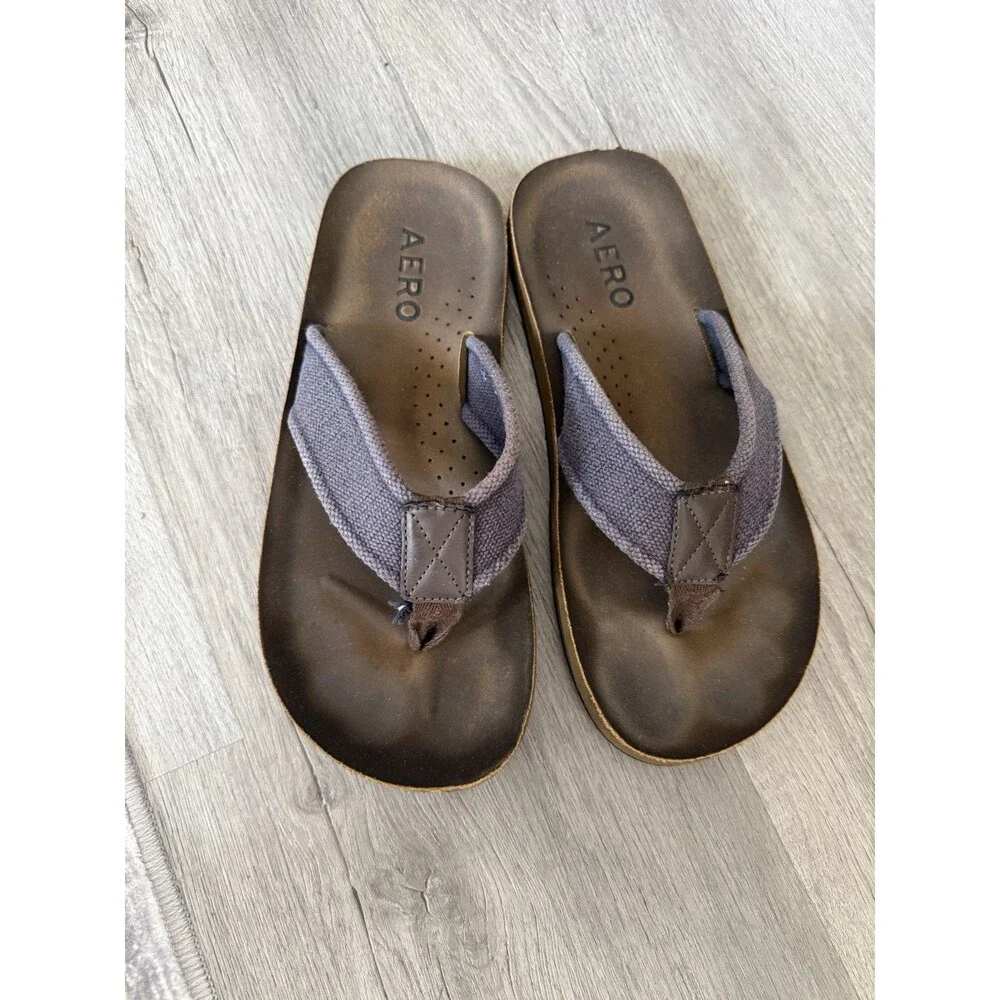 men's flip flops featuring faux-leather and fabric strap. 8S Excellent Condition
